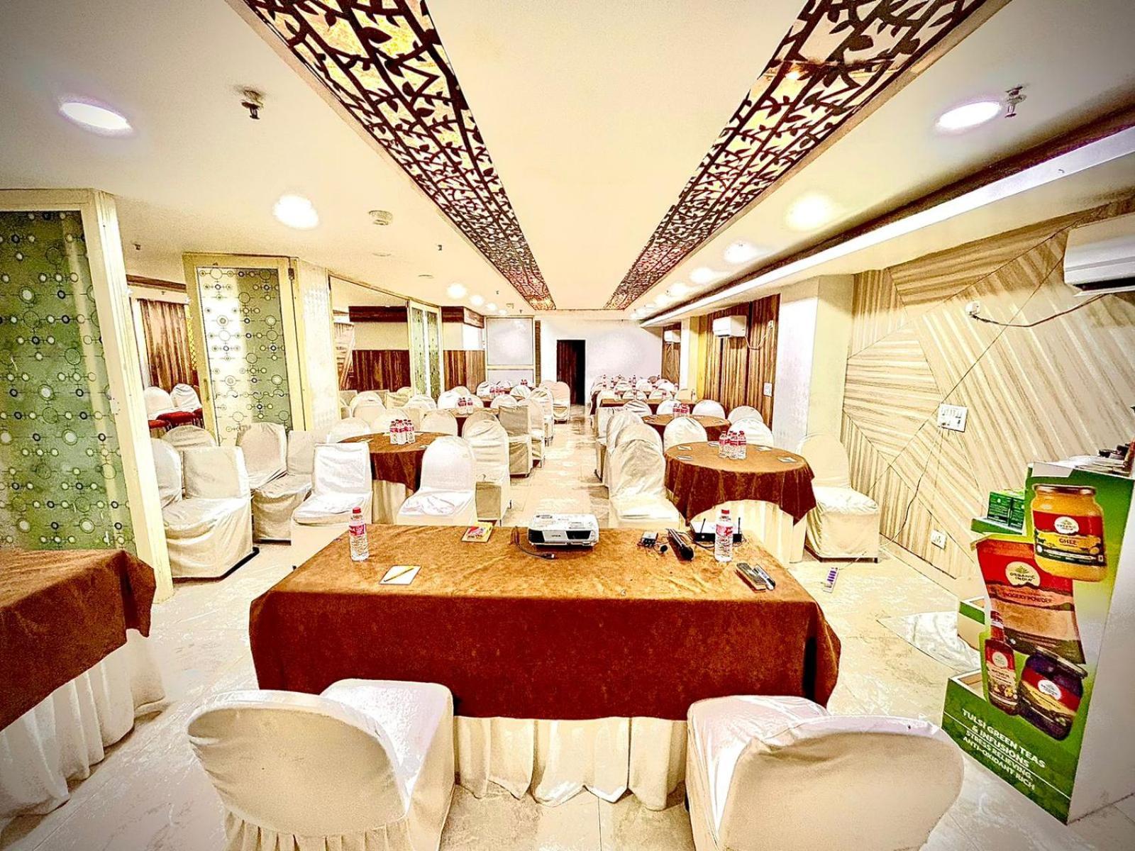 The Tomar Hospitality Hotel Nova Deli Exterior foto
